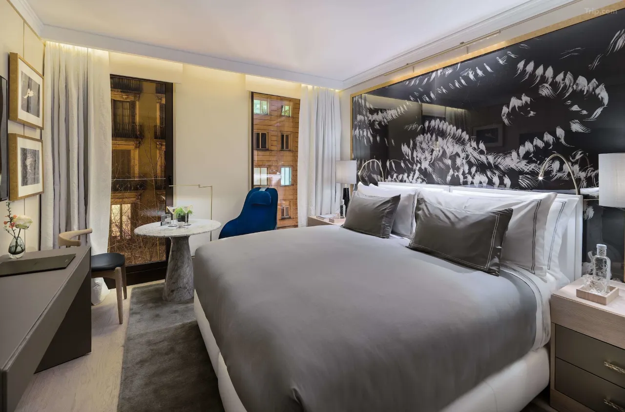 Deluxe Barcelona Room — Trip.com listing photograph